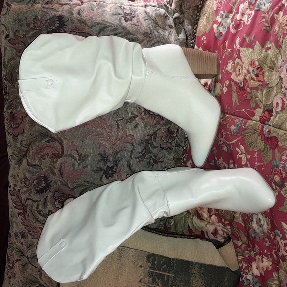 🌺IVORY COLORED Boots - Picture 1 of 5